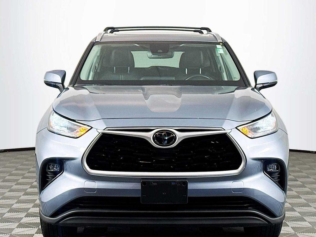 2020 Moon Dust Toyota Highlander