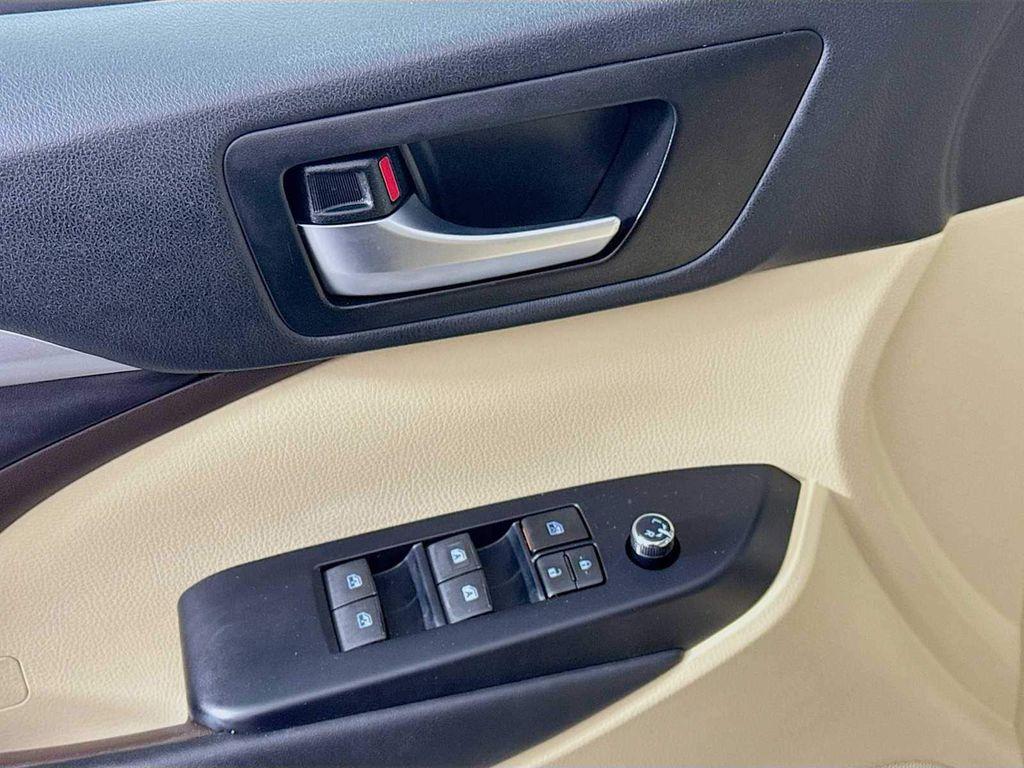 used 2019 Toyota Highlander car, priced at $26,498