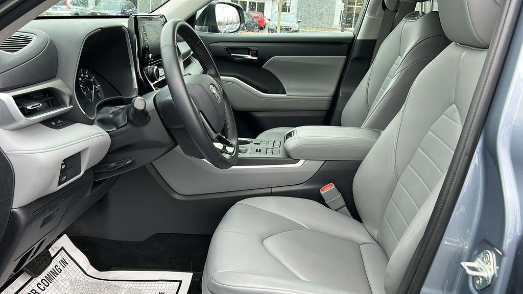 used 2020 Toyota Highlander car, priced at $27,990