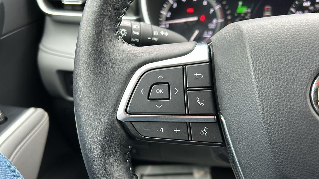 used 2020 Toyota Highlander car, priced at $27,990