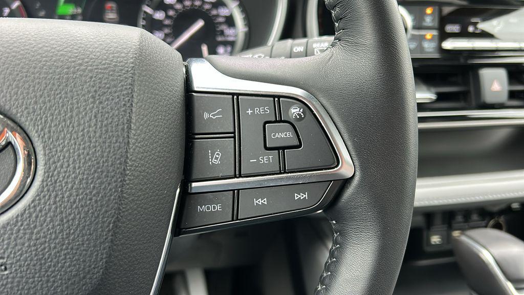 used 2020 Toyota Highlander car, priced at $27,990