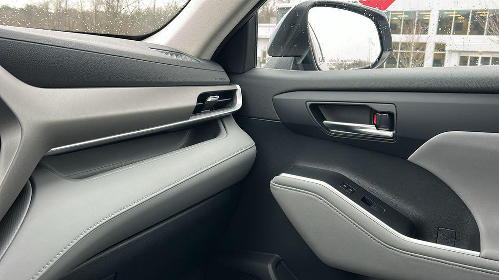 used 2020 Toyota Highlander car, priced at $27,990