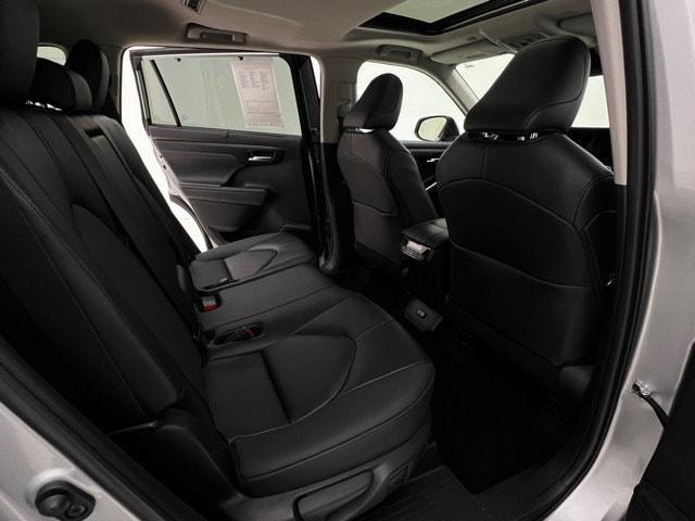used 2025 Toyota Highlander car, priced at $45,480