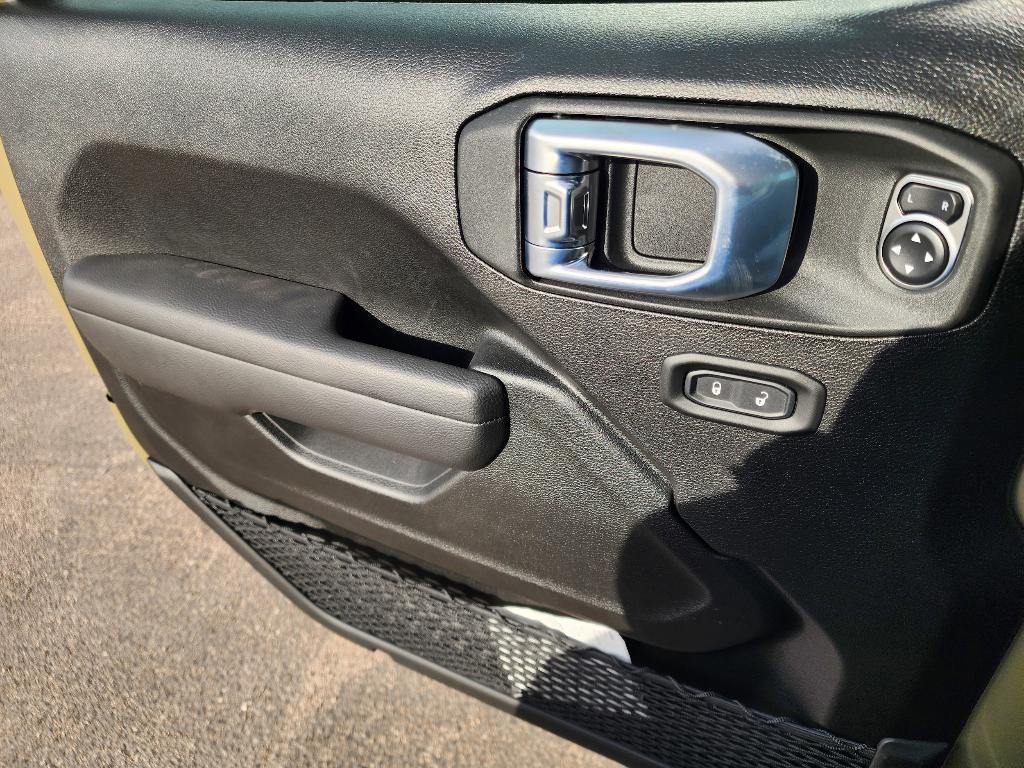 new 2026 Jeep Gladiator car, priced at $47,382
