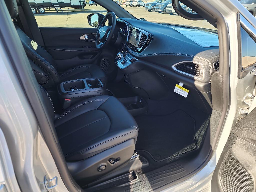 new 2026 Chrysler Pacifica car, priced at $43,764