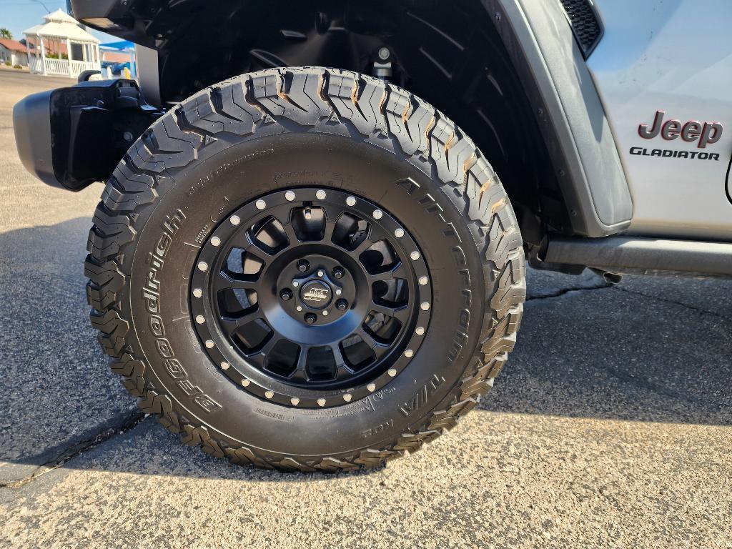 used 2021 Jeep Gladiator car, priced at $37,663