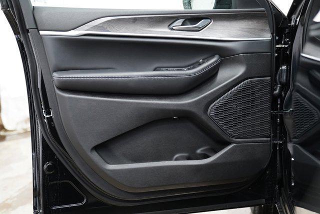 new 2026 Jeep Grand Cherokee car, priced at $45,575