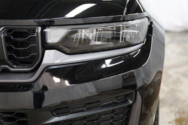 new 2026 Jeep Grand Cherokee car, priced at $46,750