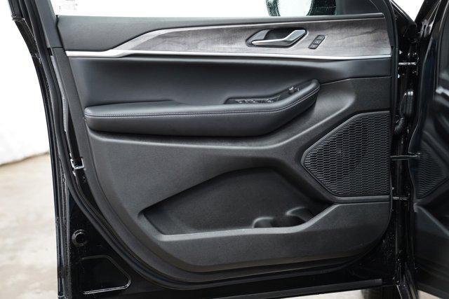 new 2025 Jeep Grand Cherokee L car, priced at $49,096