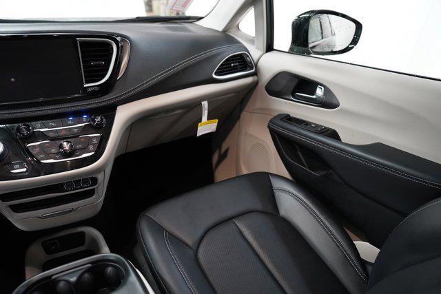 used 2024 Chrysler Pacifica car, priced at $31,000