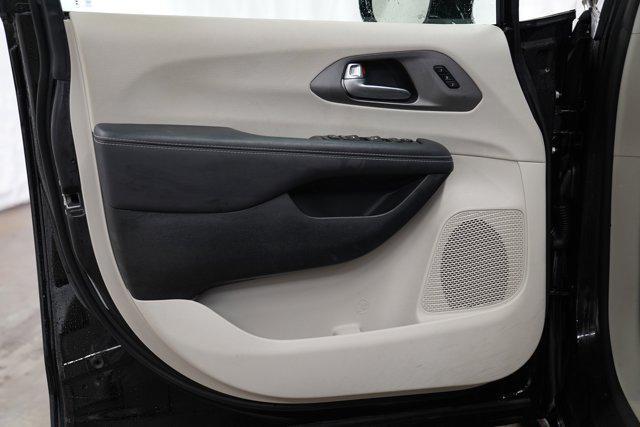 used 2024 Chrysler Pacifica car, priced at $31,000