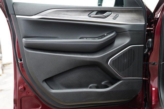 new 2026 Jeep Grand Cherokee car, priced at $47,713