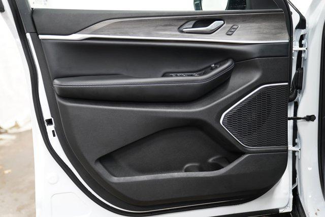 new 2026 Jeep Grand Cherokee car, priced at $49,671