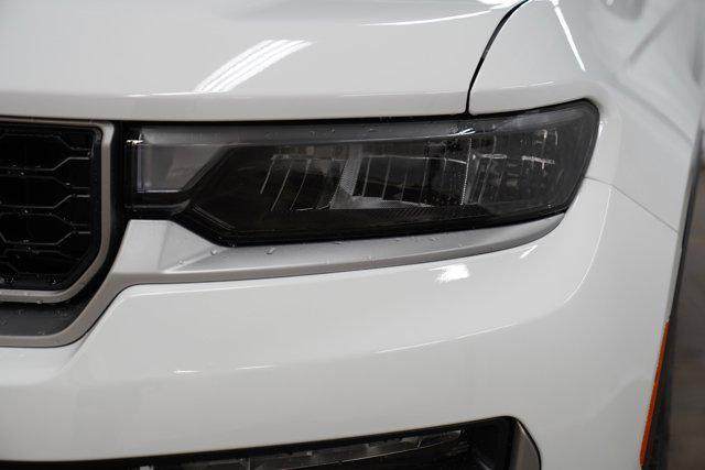 new 2026 Jeep Grand Cherokee car, priced at $49,671