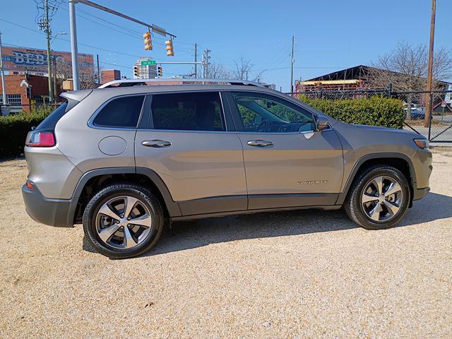used 2019 Jeep Cherokee car, priced at $15,959