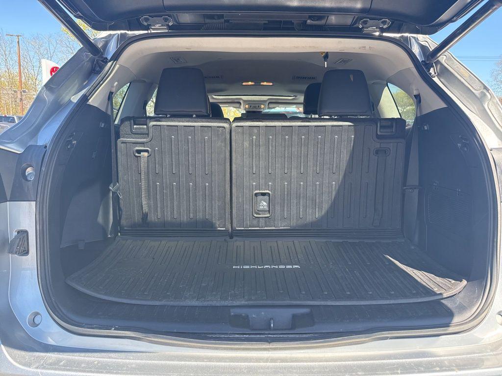 used 2023 Toyota Highlander car, priced at $36,131