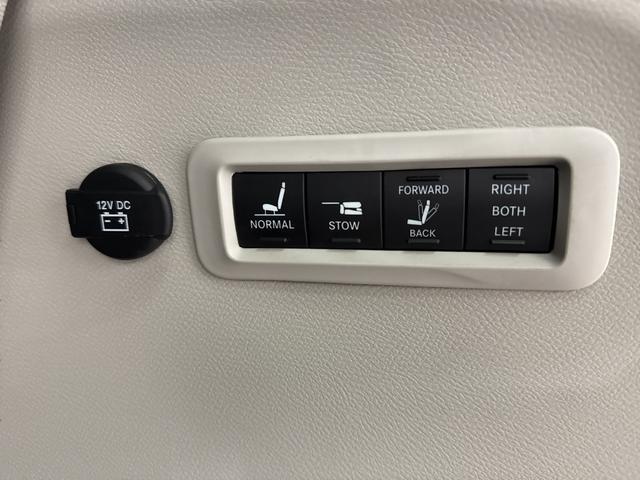 used 2023 Chrysler Pacifica car, priced at $34,999