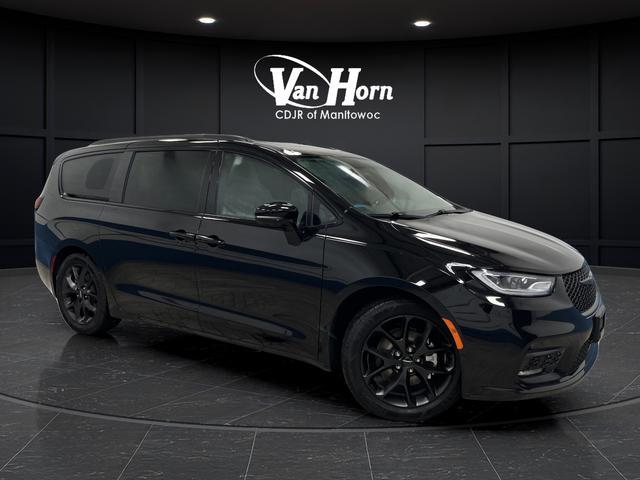 used 2025 Chrysler Pacifica car, priced at $35,954
