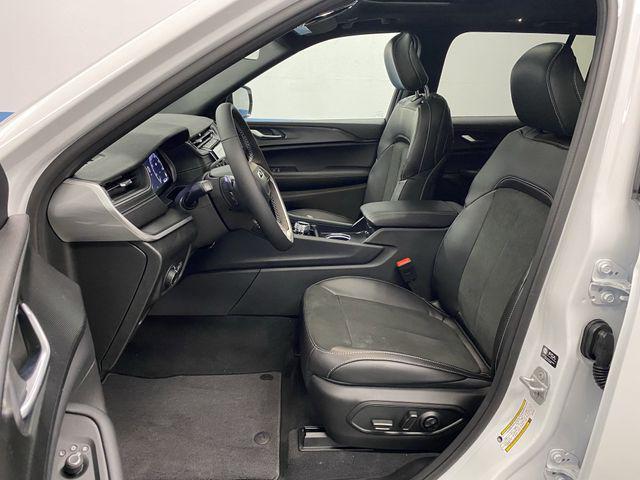 new 2025 Jeep Grand Cherokee car, priced at $41,394