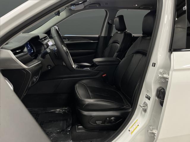 used 2023 Jeep Grand Cherokee car, priced at $28,988