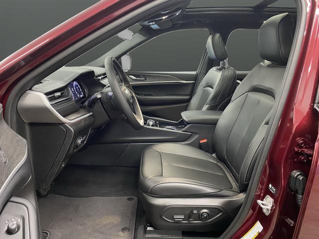 new 2026 Jeep Grand Cherokee car, priced at $46,197
