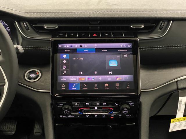 new 2025 Jeep Grand Cherokee car, priced at $50,698