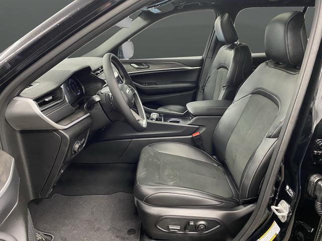 new 2026 Jeep Grand Cherokee car, priced at $40,370