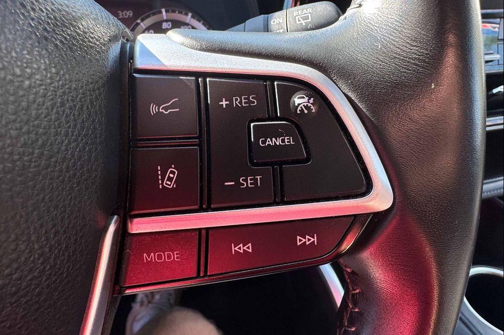 used 2024 Toyota Highlander car, priced at $31,900