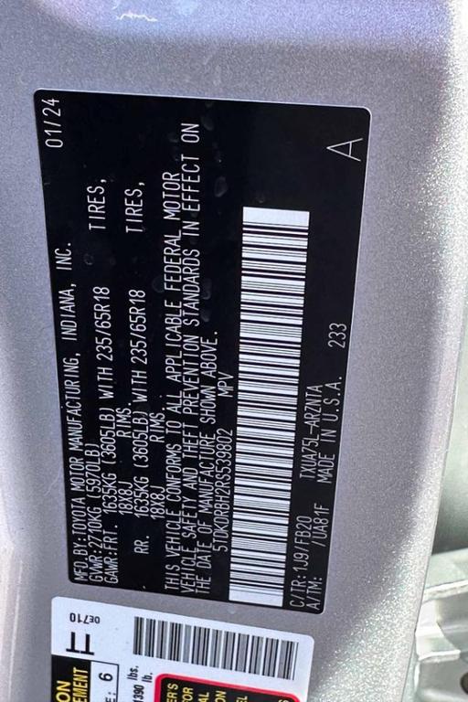 used 2024 Toyota Highlander car, priced at $31,900