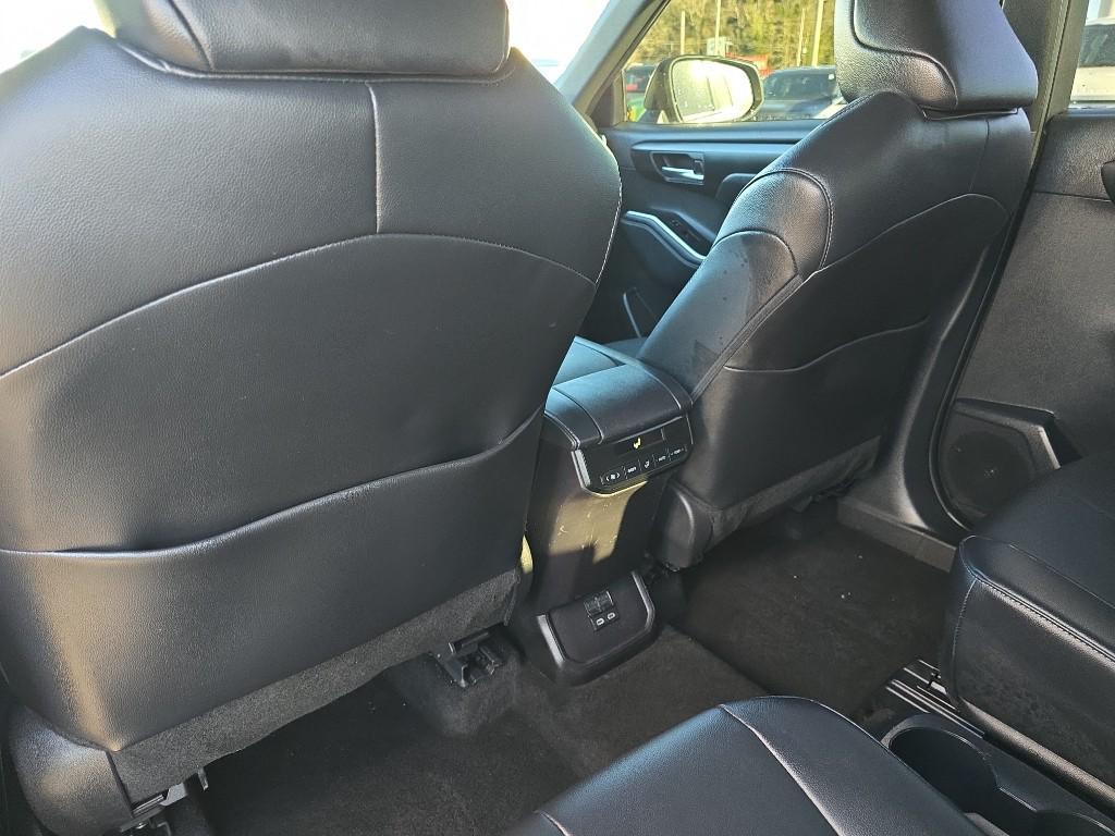 used 2024 Toyota Highlander car, priced at $43,999