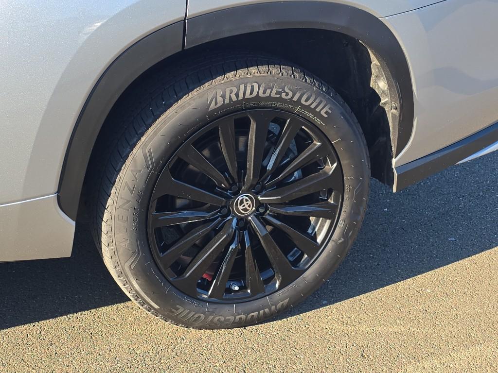 used 2024 Toyota Highlander car, priced at $43,999