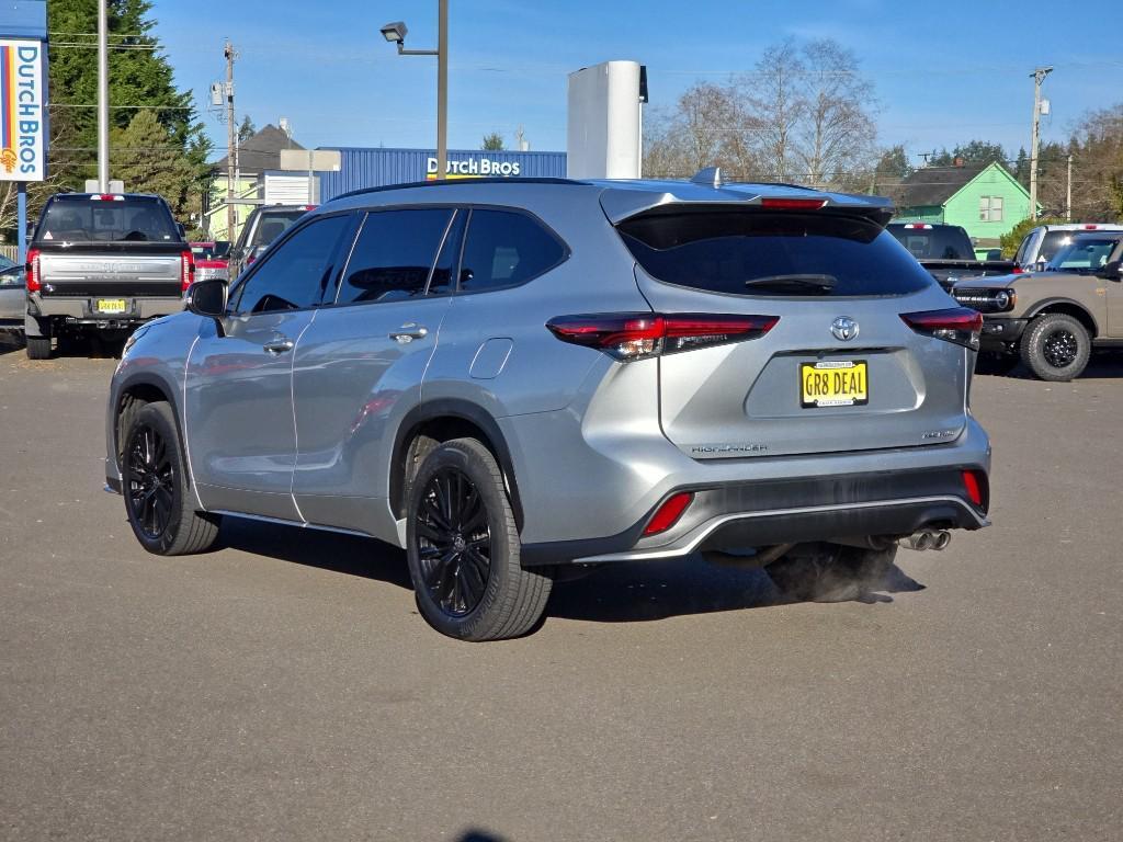 used 2024 Toyota Highlander car, priced at $43,999