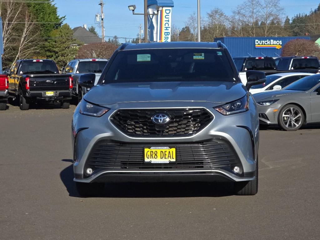 used 2024 Toyota Highlander car, priced at $43,999