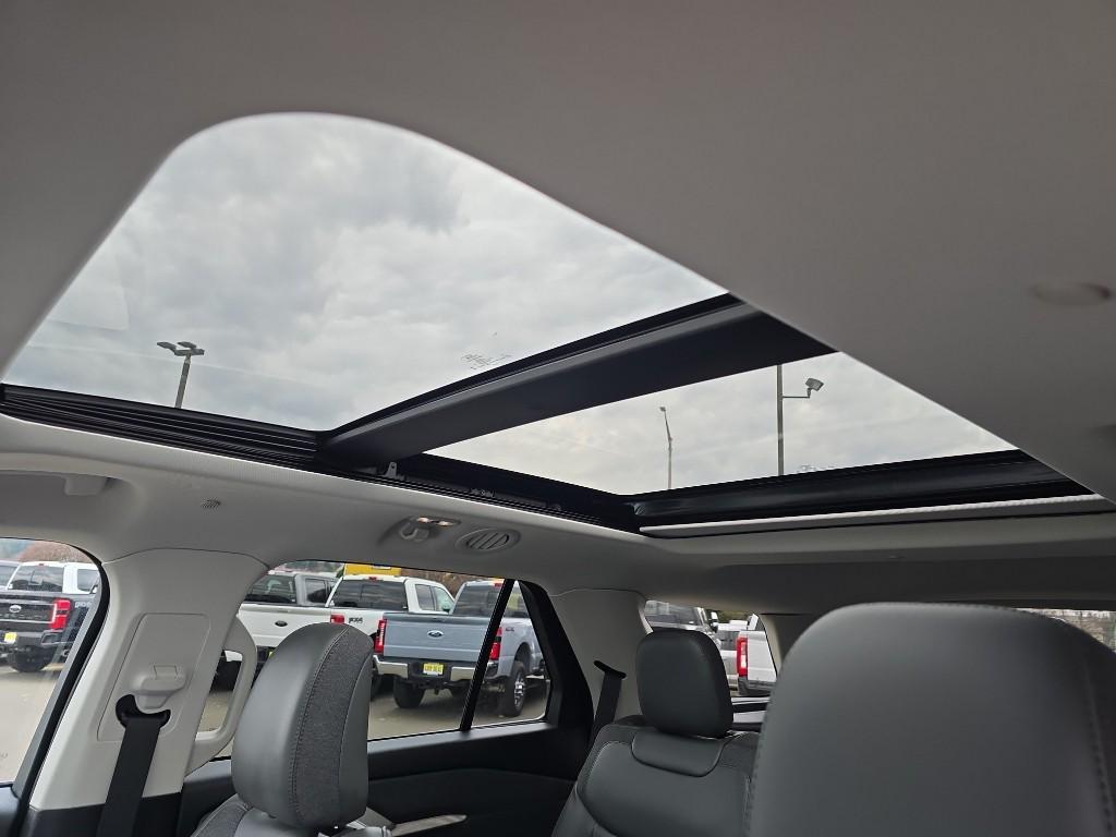 used 2025 Ford Explorer car, priced at $43,999