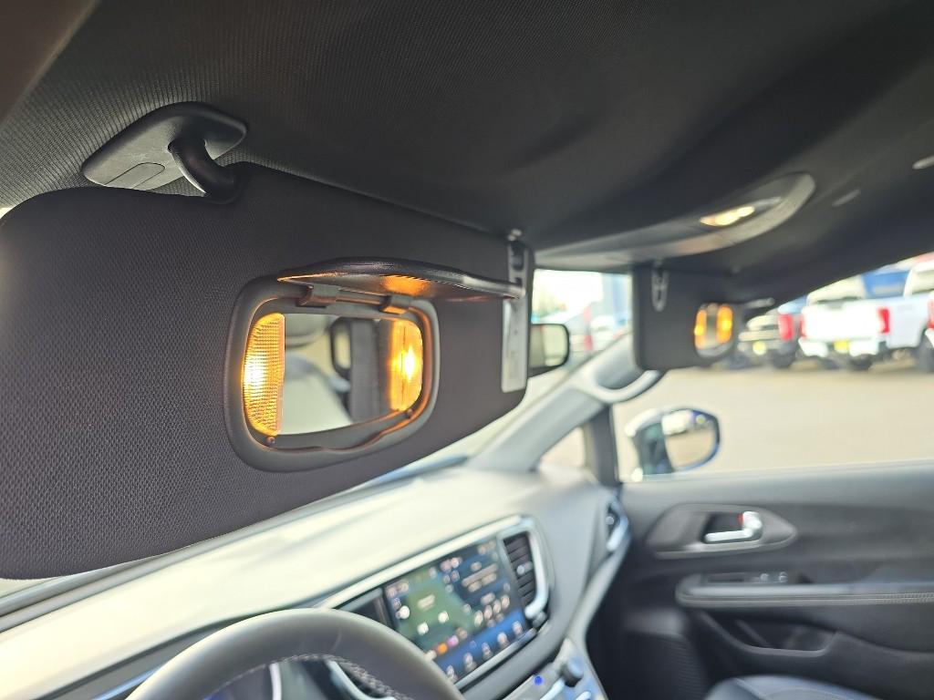 used 2025 Chrysler Pacifica car, priced at $30,486