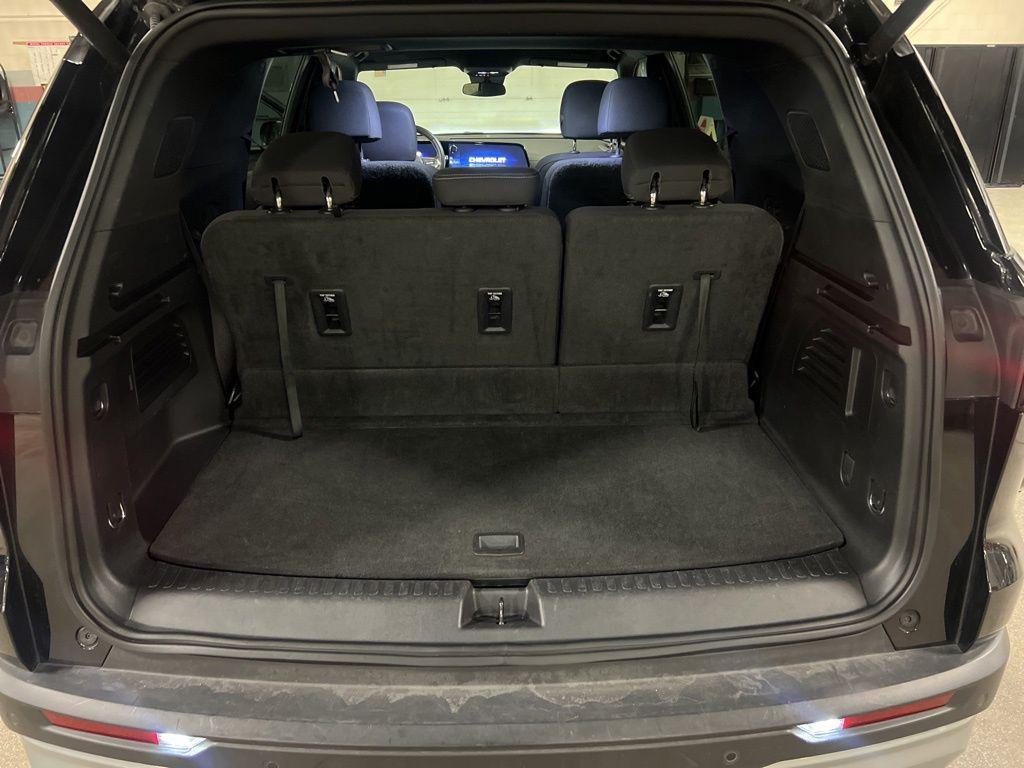 used 2024 Chevrolet Traverse car, priced at $33,004