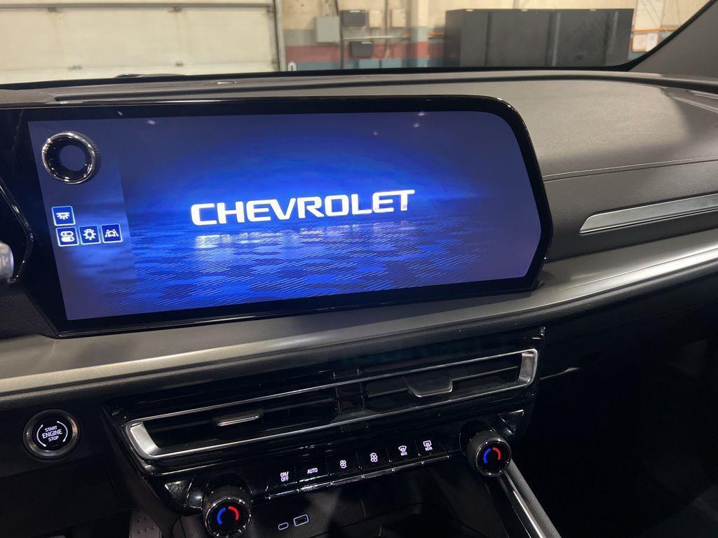 used 2024 Chevrolet Traverse car, priced at $33,004