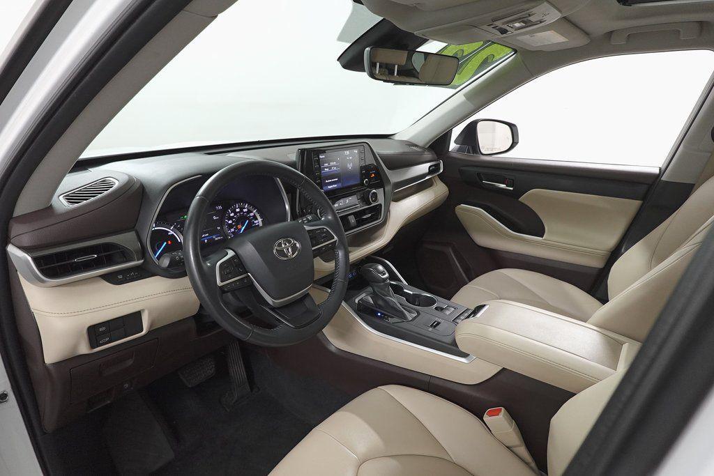 used 2022 Toyota Highlander Hybrid car, priced at $32,715