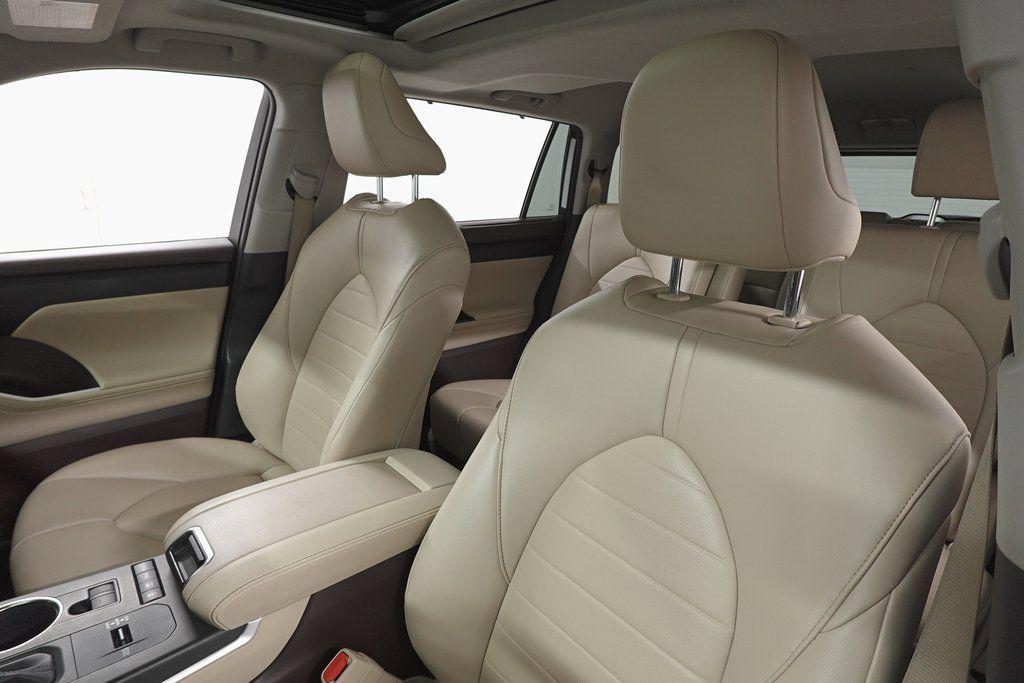 used 2022 Toyota Highlander Hybrid car, priced at $32,715