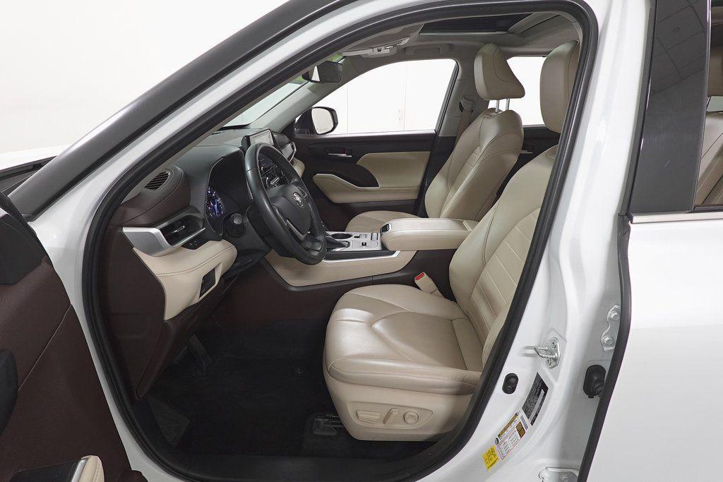 used 2022 Toyota Highlander Hybrid car, priced at $32,715