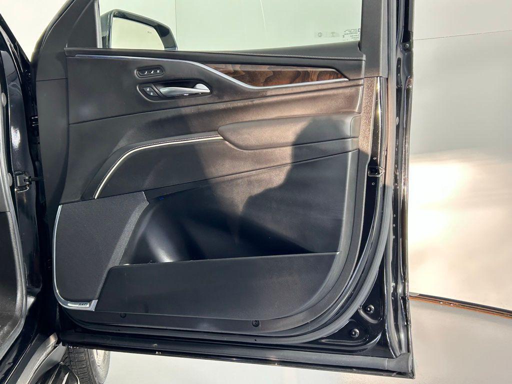 used 2021 Cadillac Escalade ESV car, priced at $55,999