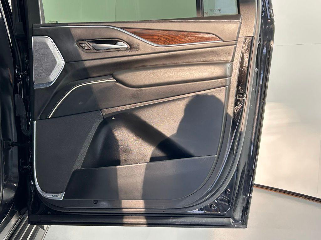 used 2021 Cadillac Escalade ESV car, priced at $55,999