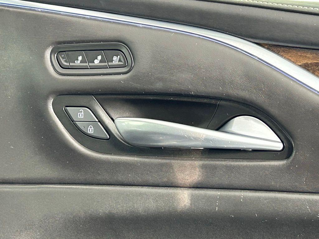 used 2021 Cadillac Escalade ESV car, priced at $55,999