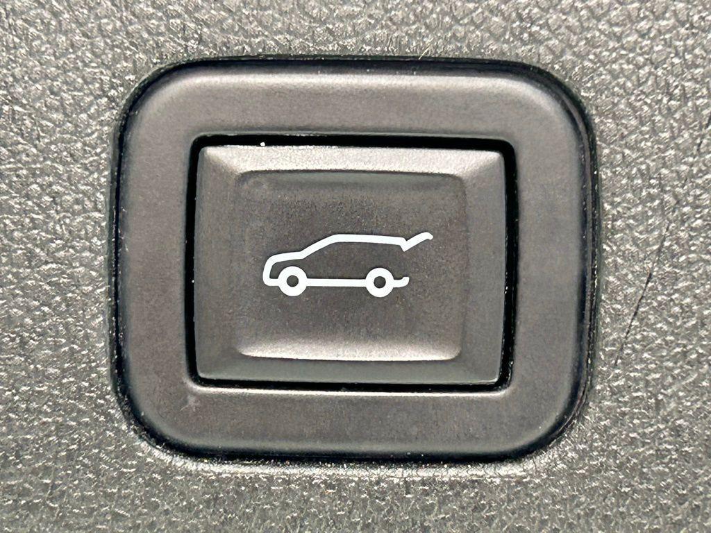 used 2024 GMC Yukon car, priced at $62,999