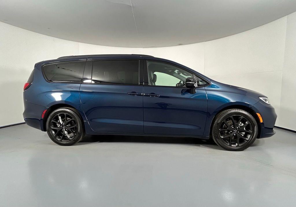used 2024 Chrysler Pacifica car, priced at $33,499