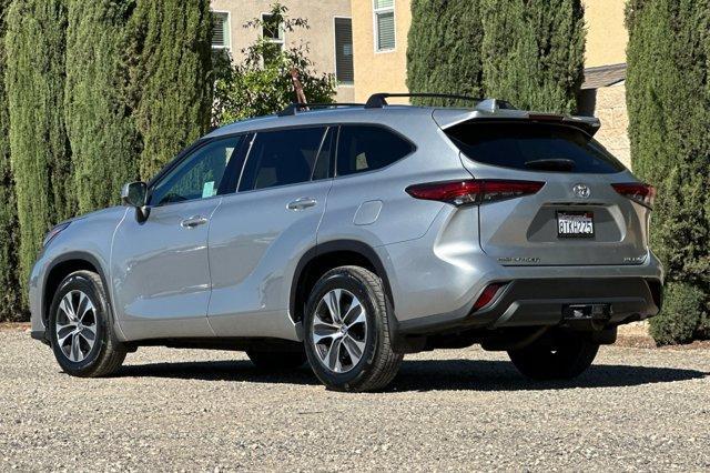 used 2021 Toyota Highlander car, priced at $29,400