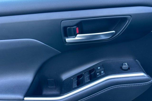 used 2021 Toyota Highlander car, priced at $29,400