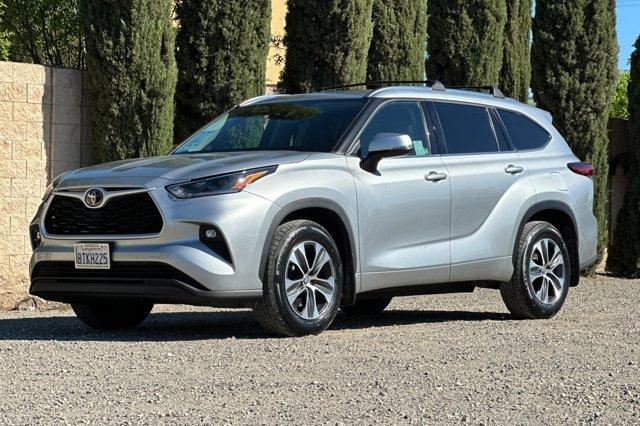 used 2021 Toyota Highlander car, priced at $29,400