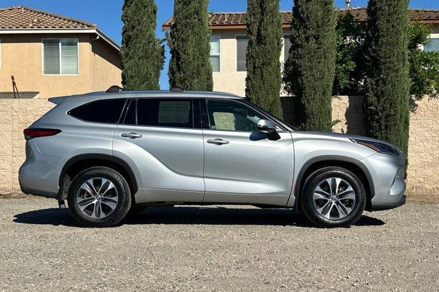 used 2021 Toyota Highlander car, priced at $29,400