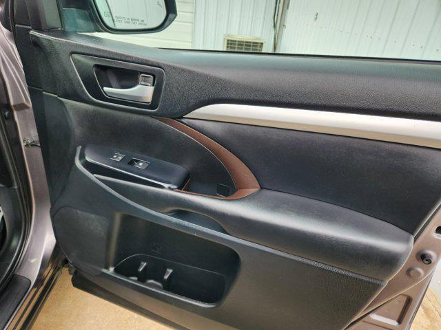 used 2019 Toyota Highlander car, priced at $19,900